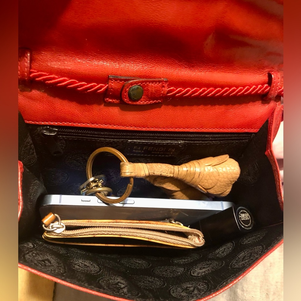 🤩 *AUTHENTIC* VINTAGE 80’s FENDI RED LEATHER CROSSBODY* 💗 - Picture 15 of 16